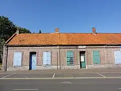 Des corons, près de la mairie.