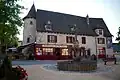 Auberge de la Tour, place de la Fontaine.