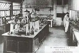 Parfumerie L.T. Piver - laboratoire de recherches.