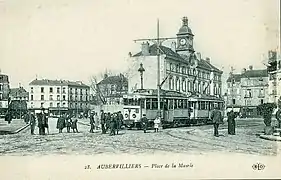 La commune était autrefois desservie par de nombreuses lignes de tramway.On voit ici le terminus de la ligne AR (Aubervilliers - République) des TPDS...
