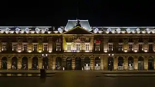 L'Aubette de nuit (moyenne de photos : 1/30 1/10 1/4 1/2 2s).