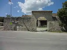 Le Gravas, maison à cour d'Aubignosc