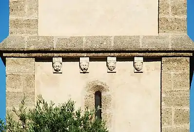 Modillons du clocher.