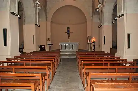 La nef et le chœur voûté en cul-de-four.