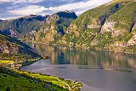 Vue de Aurlandsvangen et Flåm.