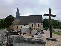 église et croix de cimetière