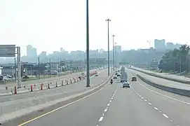 Vue du coteau Sainte-Geneviève depuis l'autoroute 440 (Charest)