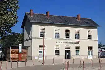 La gare côté cour.