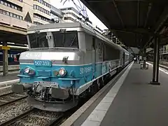 BB 7200 en tête d'un TER, à destination de Laroche - Migennes.