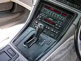 Intérieur de la BMW Série 8, console centrale.