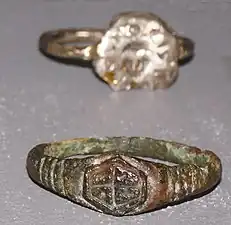 Bagues présentées au musée municipal de Saint-Dizier.