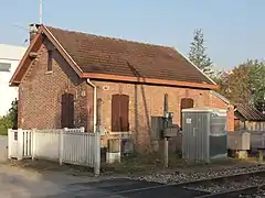Ancienne maisonnette de garde-barrière.