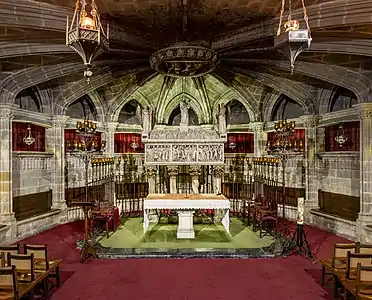 Sarcophage en albâtre de sainte Eulalie à la cathédrale de Barcelone.
