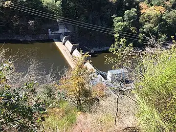 Le sommet du barrage en 2018.