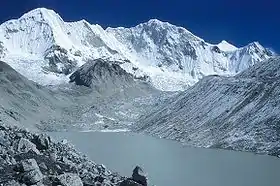Vue du Baruntse depuis la vallée de Hongu.