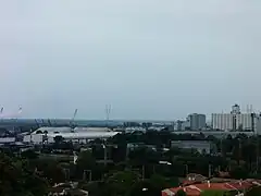 Port et zone industrielle de Bassens.