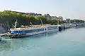 Bateaux de croisières à quai à Lyon.