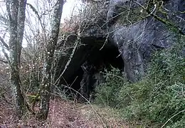 Une des multiples entrées des Baumes Chaudes.