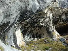 la vraie route Napoléon se trouve derrière le photographe.