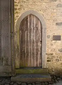 Porte ogivale intérieure.