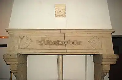 Cheminée du premier logement« In mediocritate voluptas ».