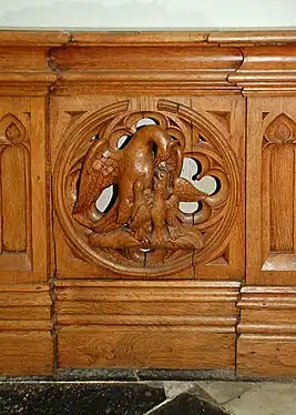 Pélican nourrissant ses petits (symbole de Jésus qui donne la vie).