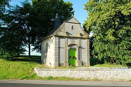 La chapelle vue de la route nationale.