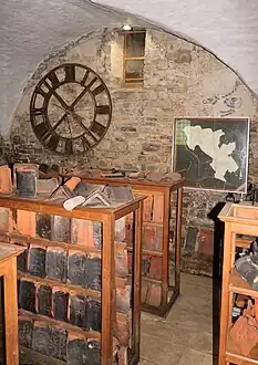 Cave abritant le musée de la tuile.