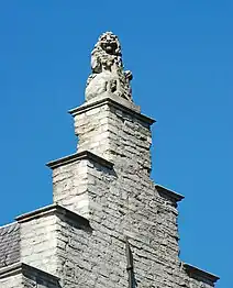 Le lion qui couronne le pignon.