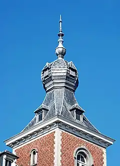 Couronnement à bulbe.