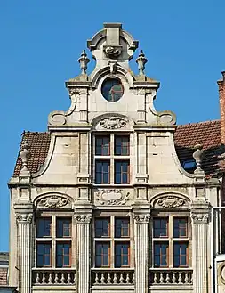 Pignon néo-baroque.