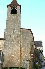 Tour des Filhols (office du tourisme) - XIe siècle. Le beffroi a été aménagé en 1450 et abrite la cloche municipale dite "cloche des Consuls" datant de 1679