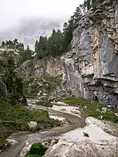 Disparition de l'eau des Barrancs et Escaleta (Maladeta) dans le sol au Forau de Aigualluts ou Trou du Toro.