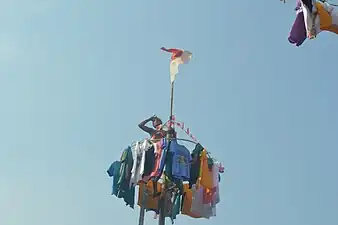 Mât de cocagne en Indonésie.