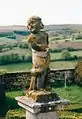 L'une des statues du jardin du château.