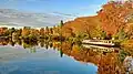 Le parc en automne au bord du Doubs (vue amont).