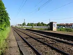Les anciens quais sur la ligne de Fives à Hirson, vus en 2013.