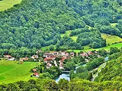 le village dans la vallée du Doubs.