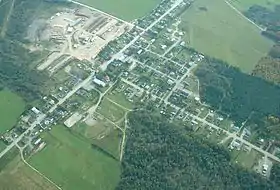 La route 296 bifurque à l'intersection des rues Principale et Berger à Biencourt.