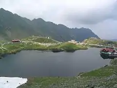 Lac Bâlea dans les Alpes de Transylvanie