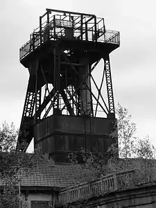 Vue arrière du chevalement.