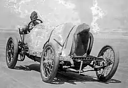 Bob Burman le 23 avril 1911 à Daytona Beach (FL) sur Blitzen Benz (RM du mile lancé en 25&nbsp;s&nbsp;4, à 228,1&nbsp;km/h).
