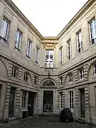 Cour intérieure.