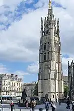 La tour Pey-Berland à côté de la cathédrale.