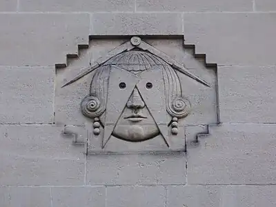 Mascaron Art déco de la rue de Mexico.