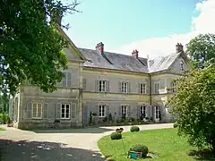 Le manoir Saint-Vincent, de la fin du XVIIIe siècle, réaménagé sous le Second Empire.