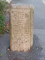 Borne de corvée, rue de Tréguier.