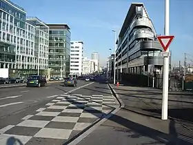 Le boulevard Vivier-Merle vu du sud, au débouché de la rue de l'Abbé-Boisard.