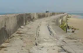 La digue Carnot, à marée basse.