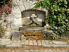Fontaine, rue de Vaudancourt.